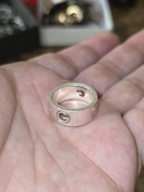 GUCCI Cutout Band Ring